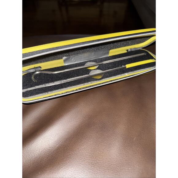 Bird's Nest Tool Kit With Yellow Zipper Case Blade And Information Sheets - Picture 3 of 5